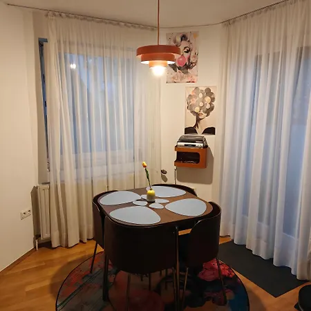 Retro Retreat! Reset-recharge-rewind Appartement
